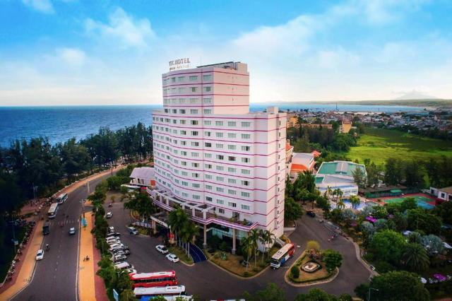 Với vị trí đắc địa và tầm view ra biển, TTC Hotel Phan Thiet luôn được nhiều du khách yêu thích đặt phòng