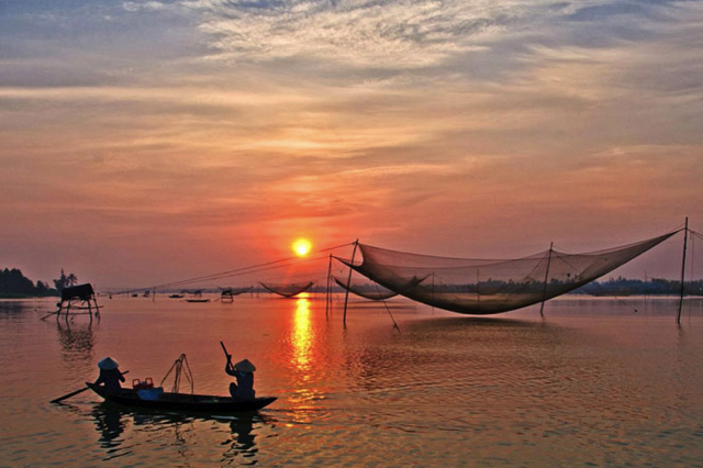 Từ khách sạn bạn có thể dễ dàng khám phá cuộc sống miền biển ở Phan Thiết