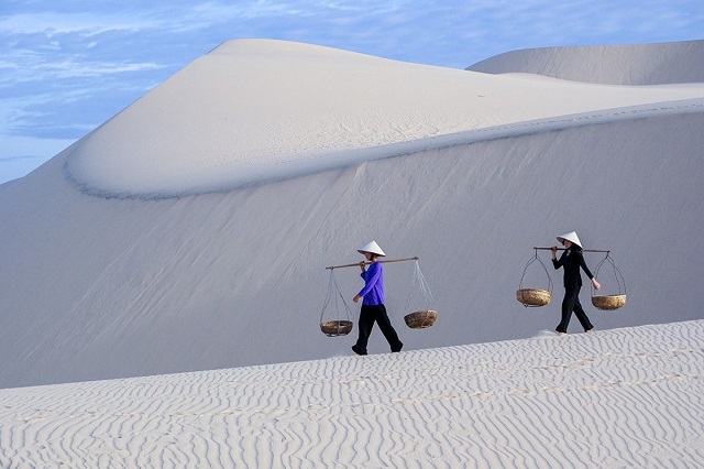 Bàu Trắng nổi tiếng với cồn cát đẹp tựa tranh vẽ
