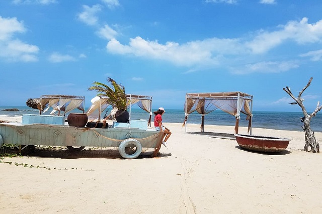 Bãi biển Cam Bình Lagi là một trong những địa điểm du lịch hấp dẫn ở Phan Thiết mà bạn không nên bỏ lỡ