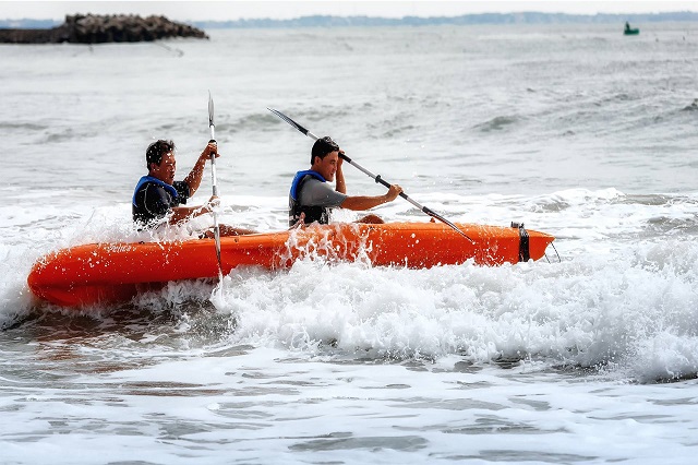 Chèo thuyền kayak là một trong những hoạt động thể thao phổ biến ở Mũi Né Phan Thiết